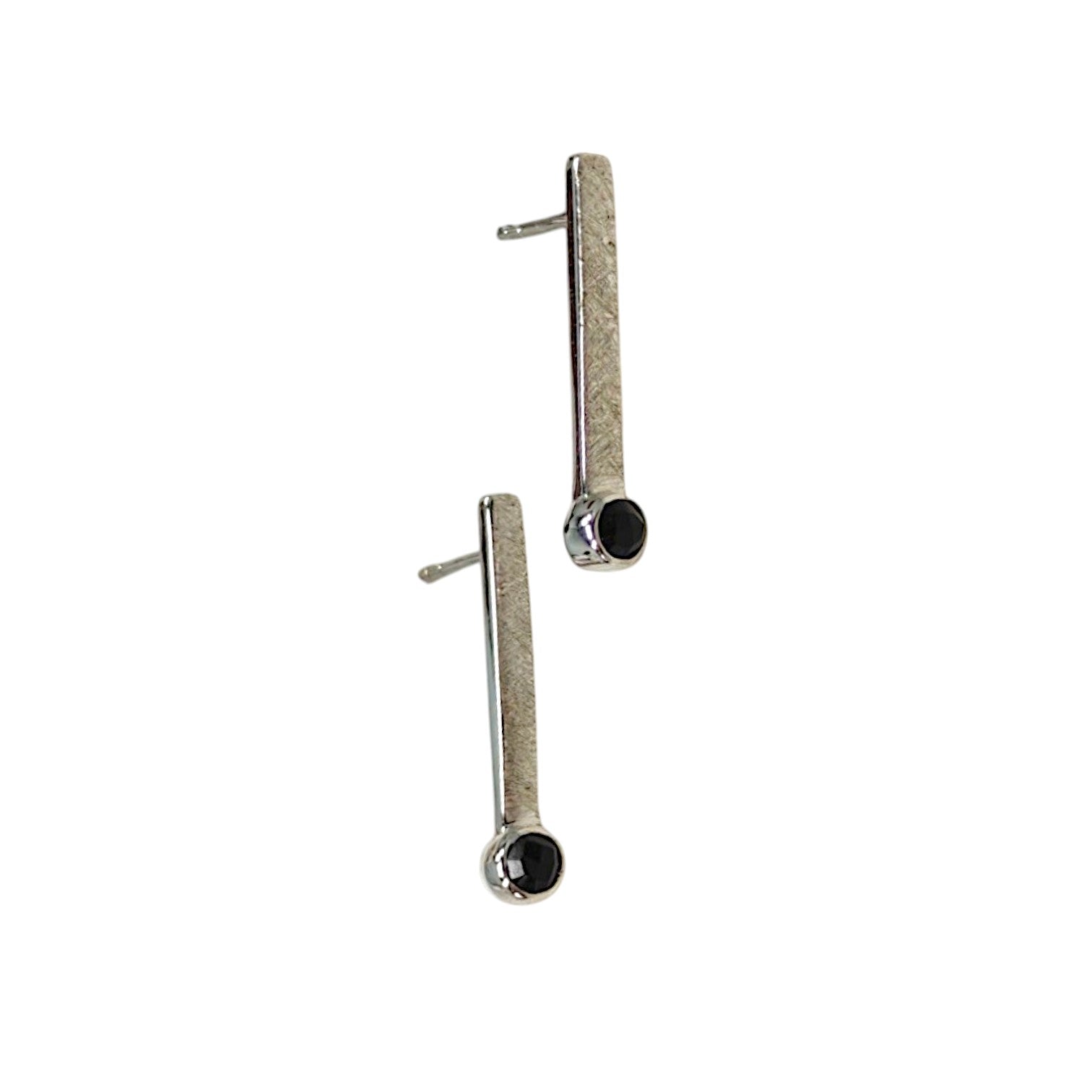 Noir Line Ear Stud in 92.5 Silver