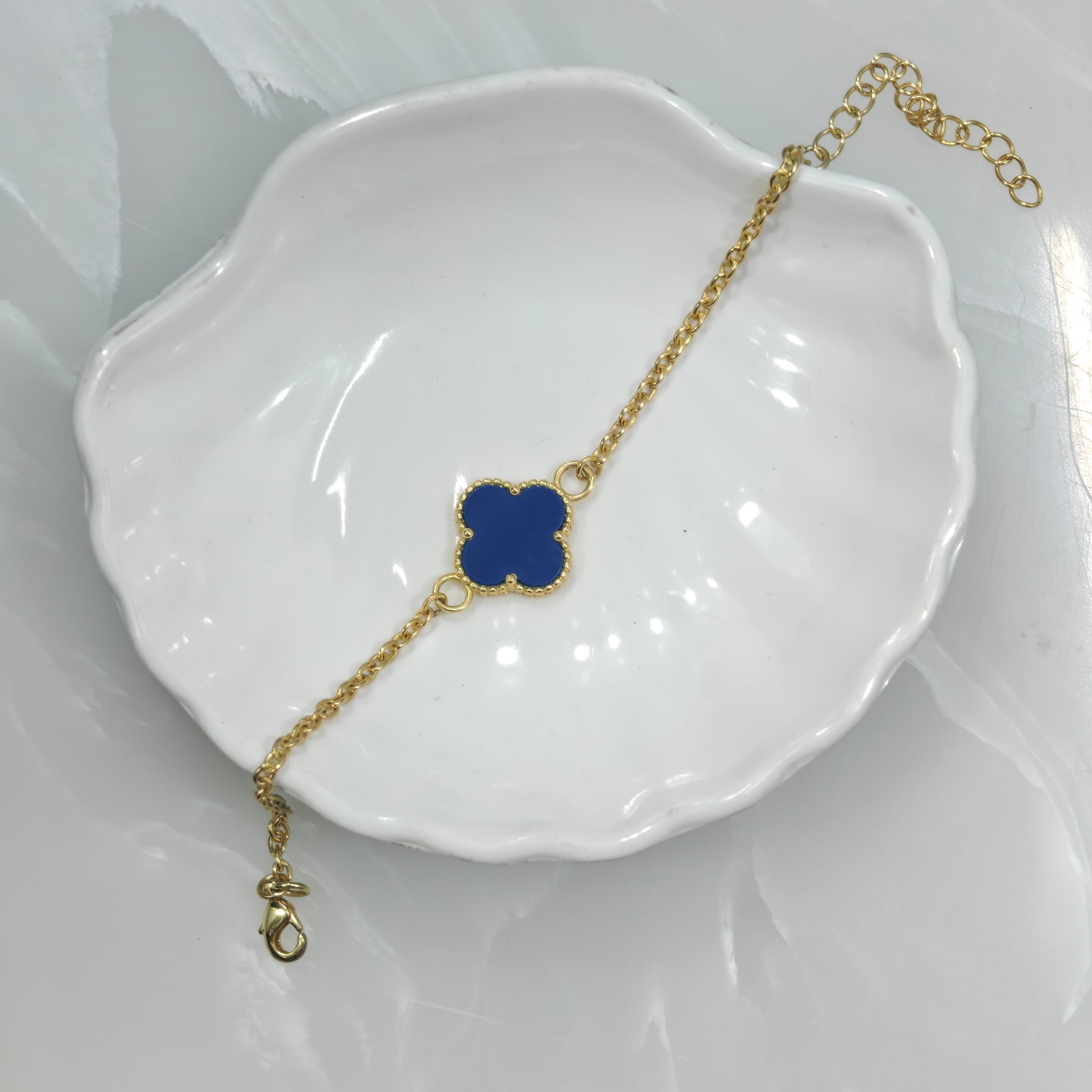 Elegant Clover Link Bracelet