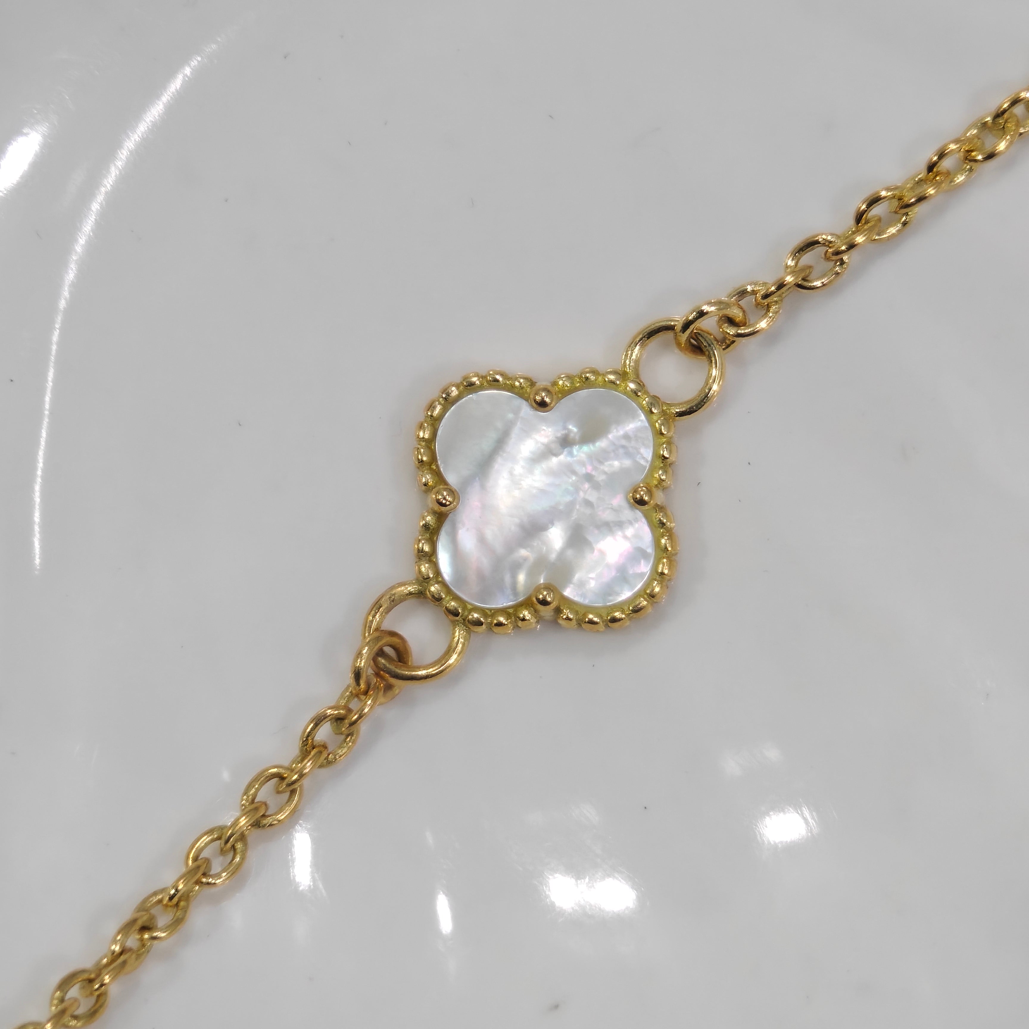 Elegant Clover Link Bracelet