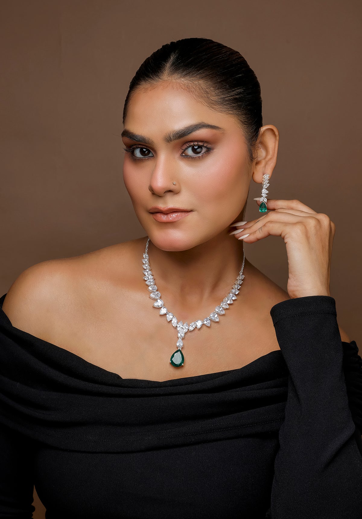 The Emerald Élan Necklace