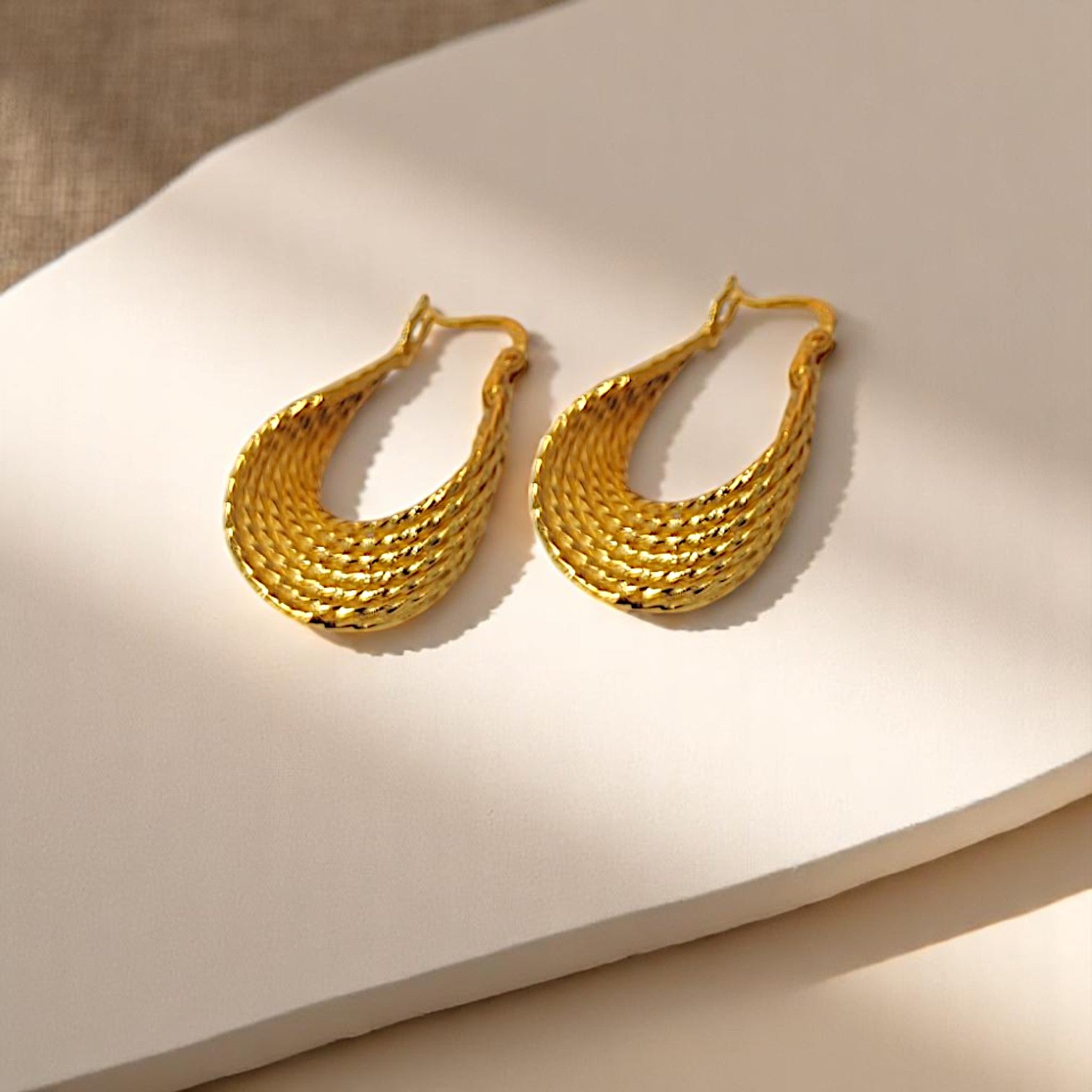 Curve Hoop in 18K Gold Plating