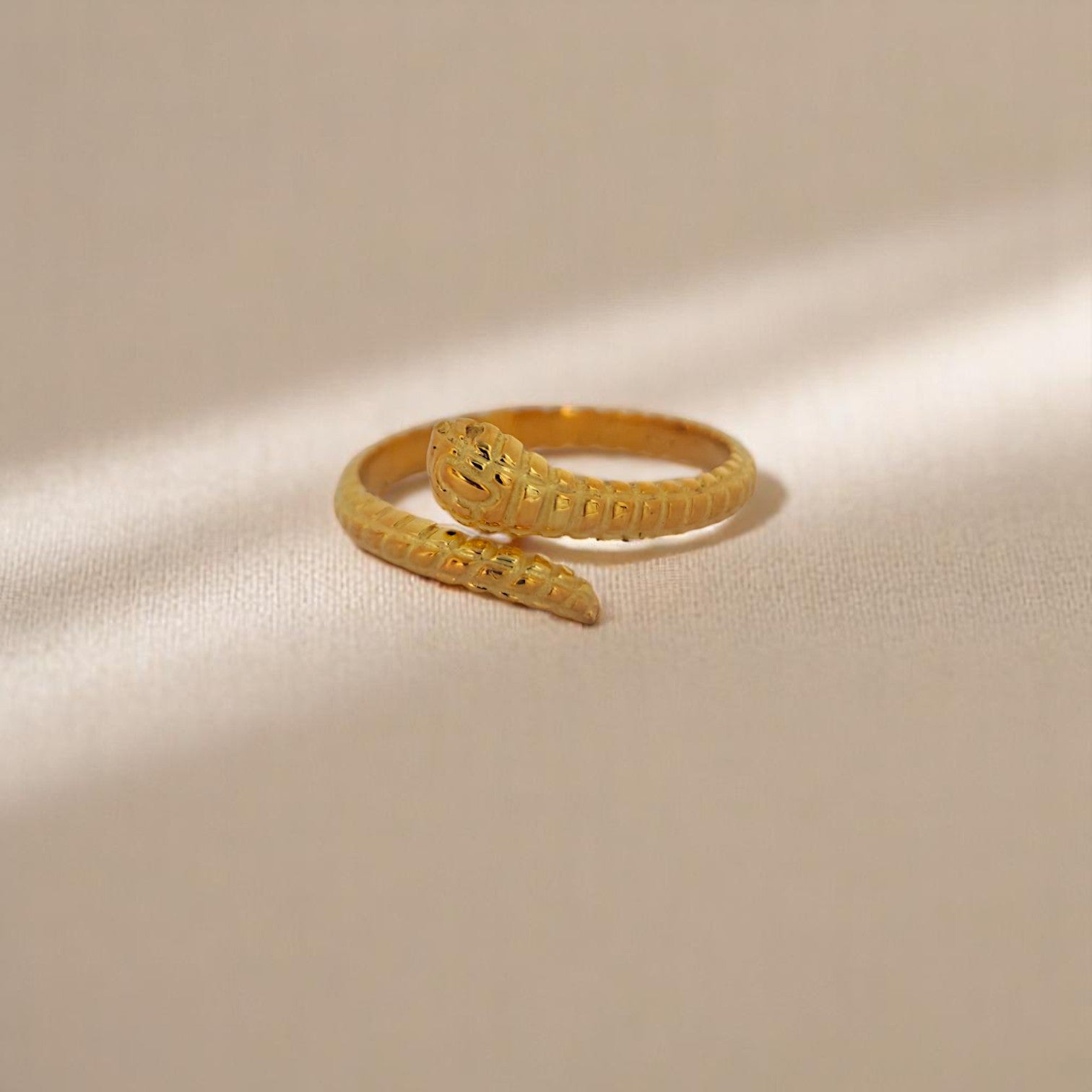 Elegant Snake Ring