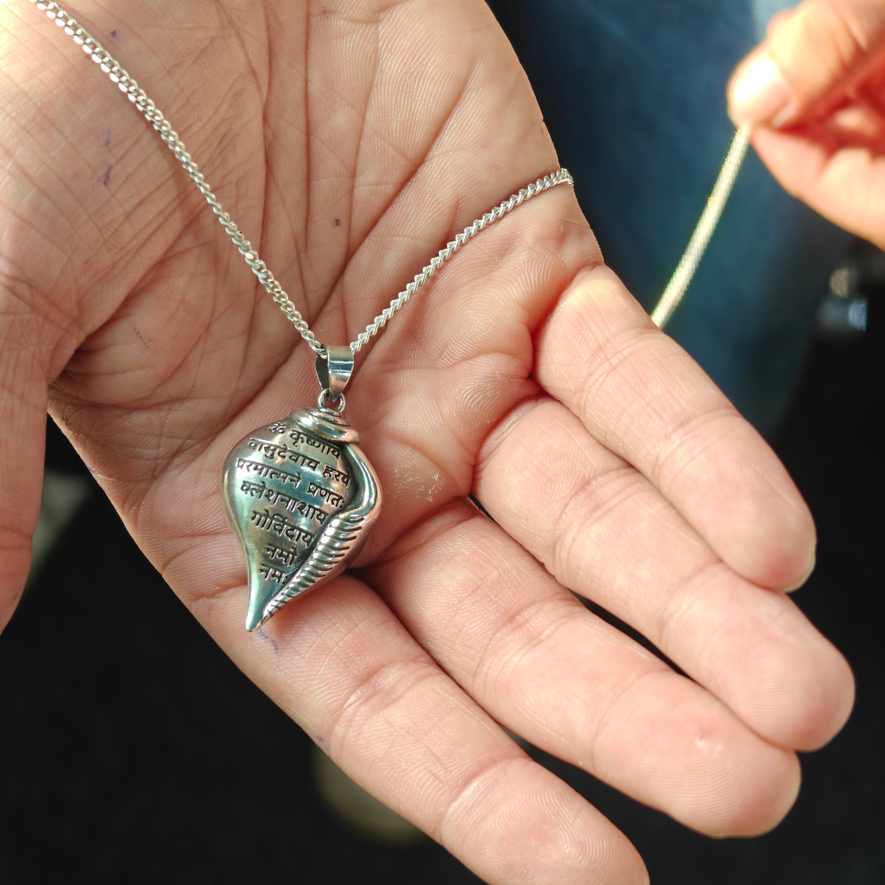 Thakur Ji Shankh Mantra Pendant