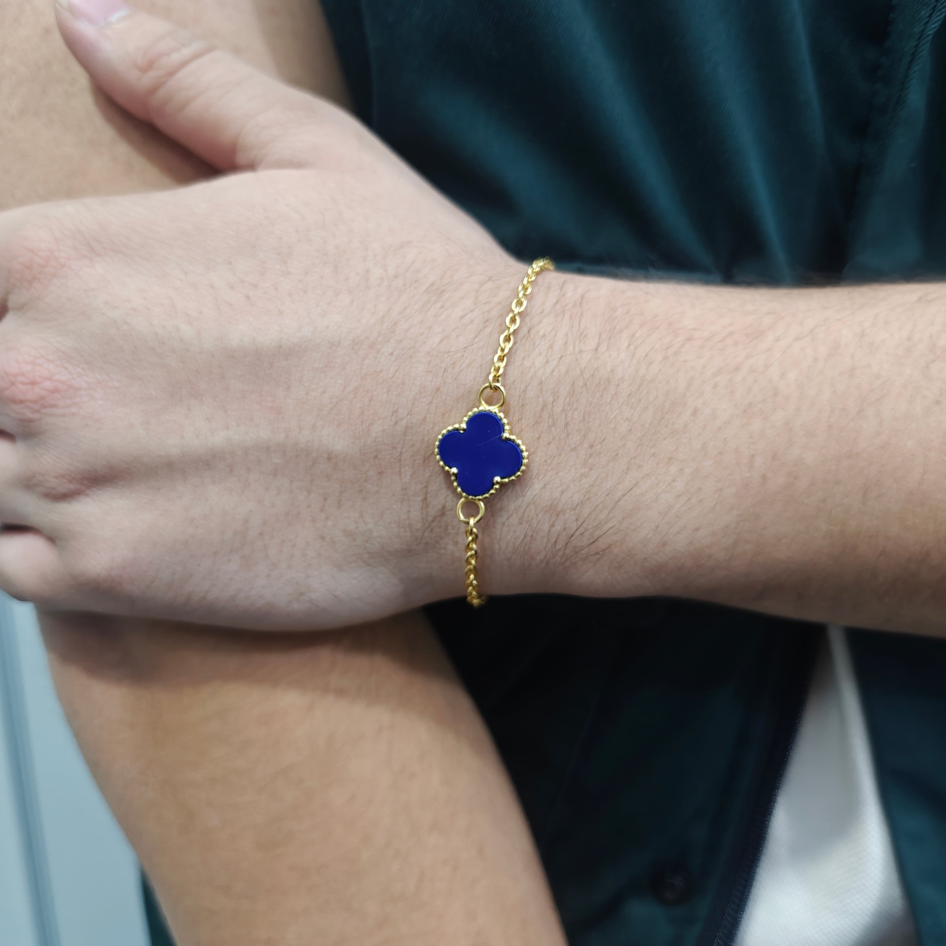 Elegant Clover Link Bracelet