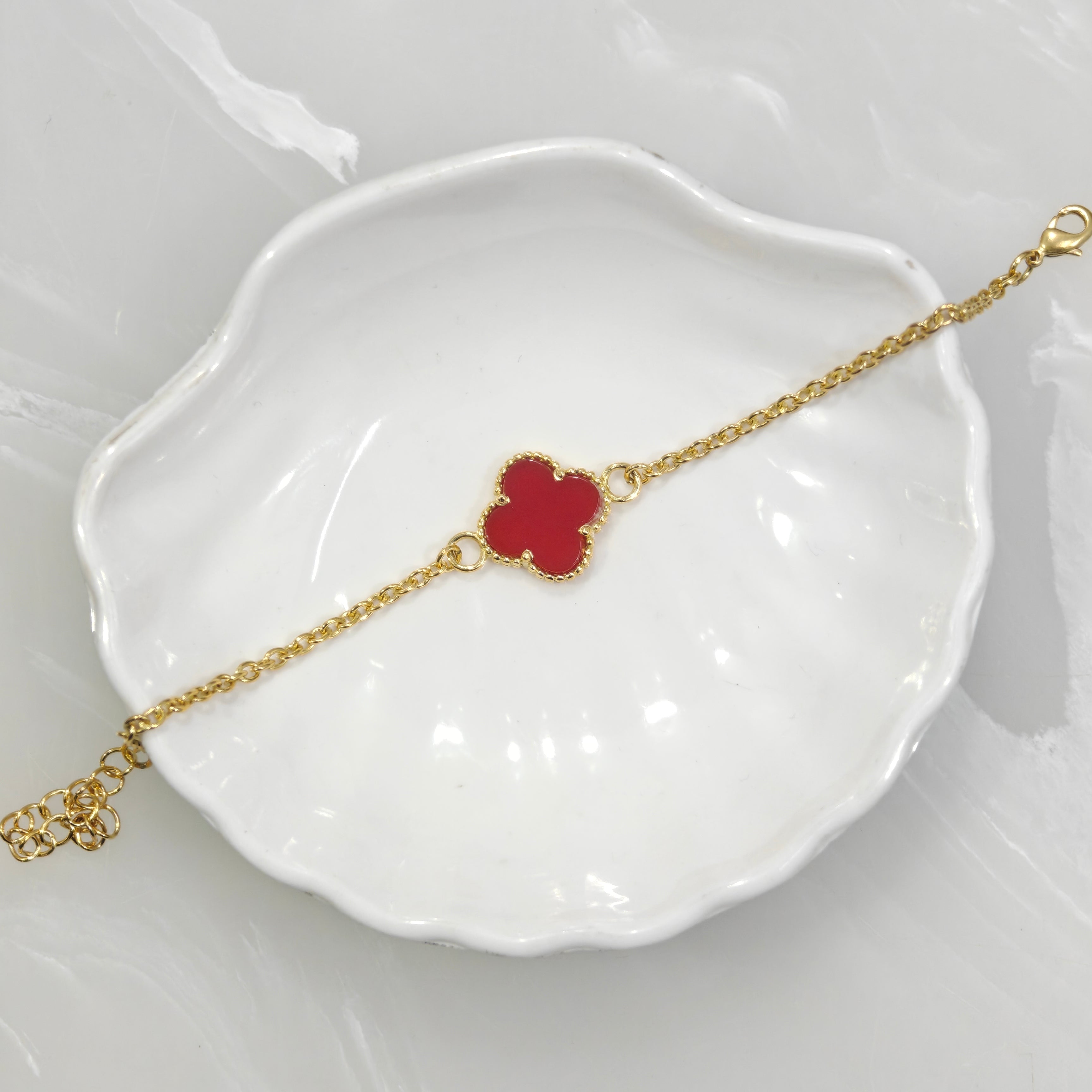 Elegant Clover Link Bracelet