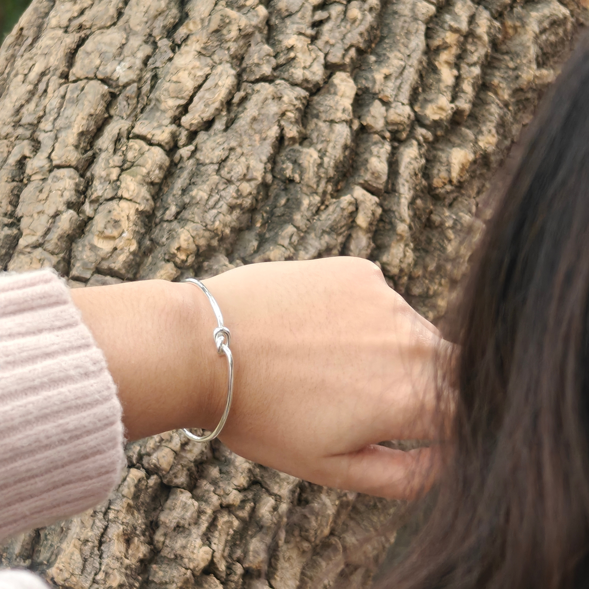 ⭐ Eternal Knot Bracelet – Silver Plated