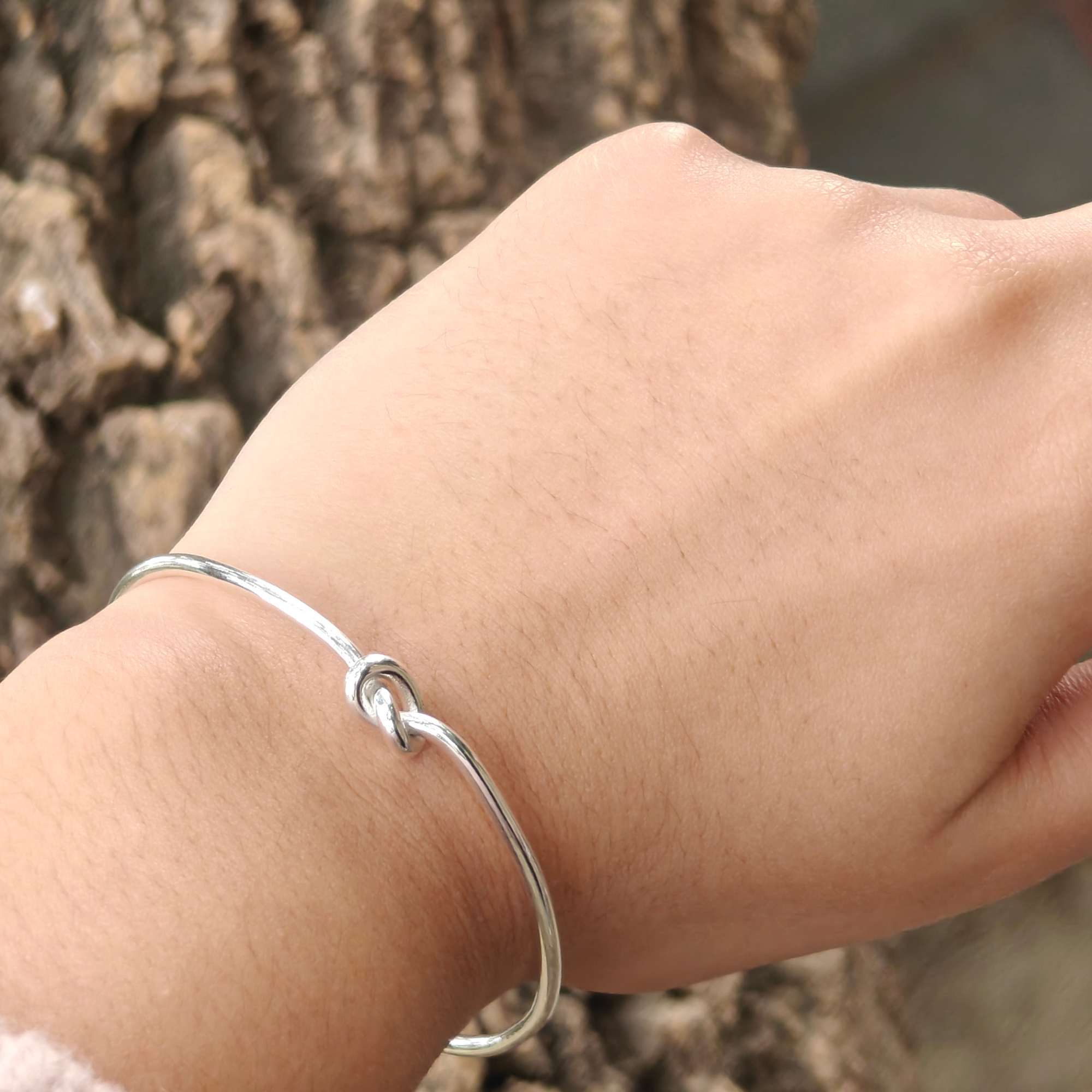 ⭐ Eternal Knot Bracelet – Silver Plated