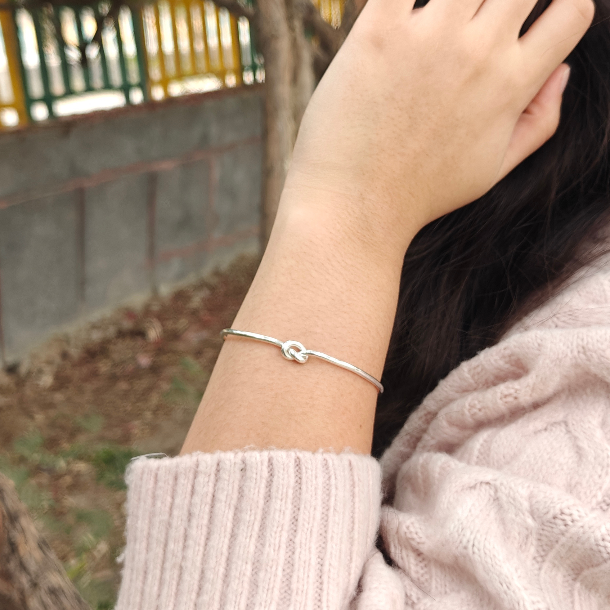 ⭐ Eternal Knot Bracelet – Silver Plated